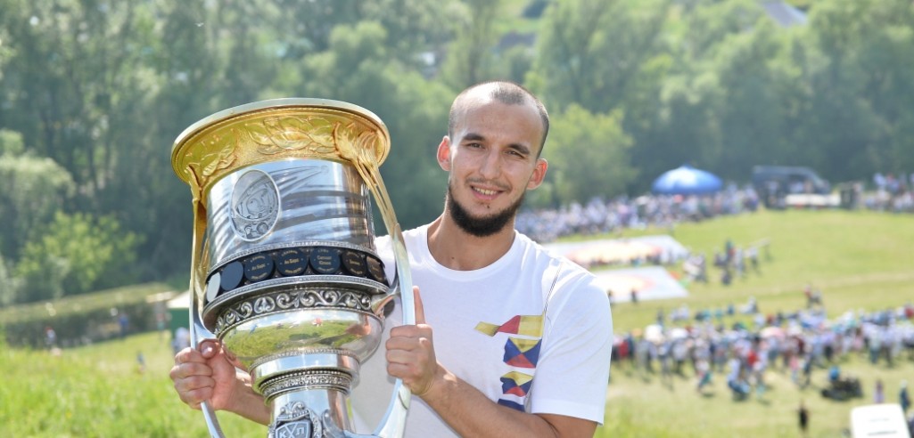 Эмиль Гарипов привёз Кубок Гагарина на праздник в родную деревню